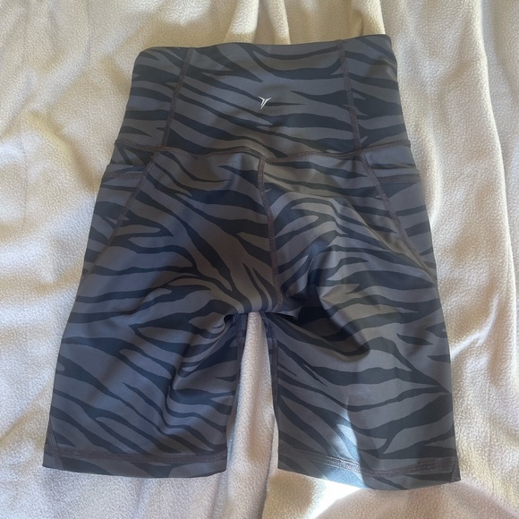 4 Old navy shorts athletic dance and yoga shorts 4 different patterns - Picture 4 of 7